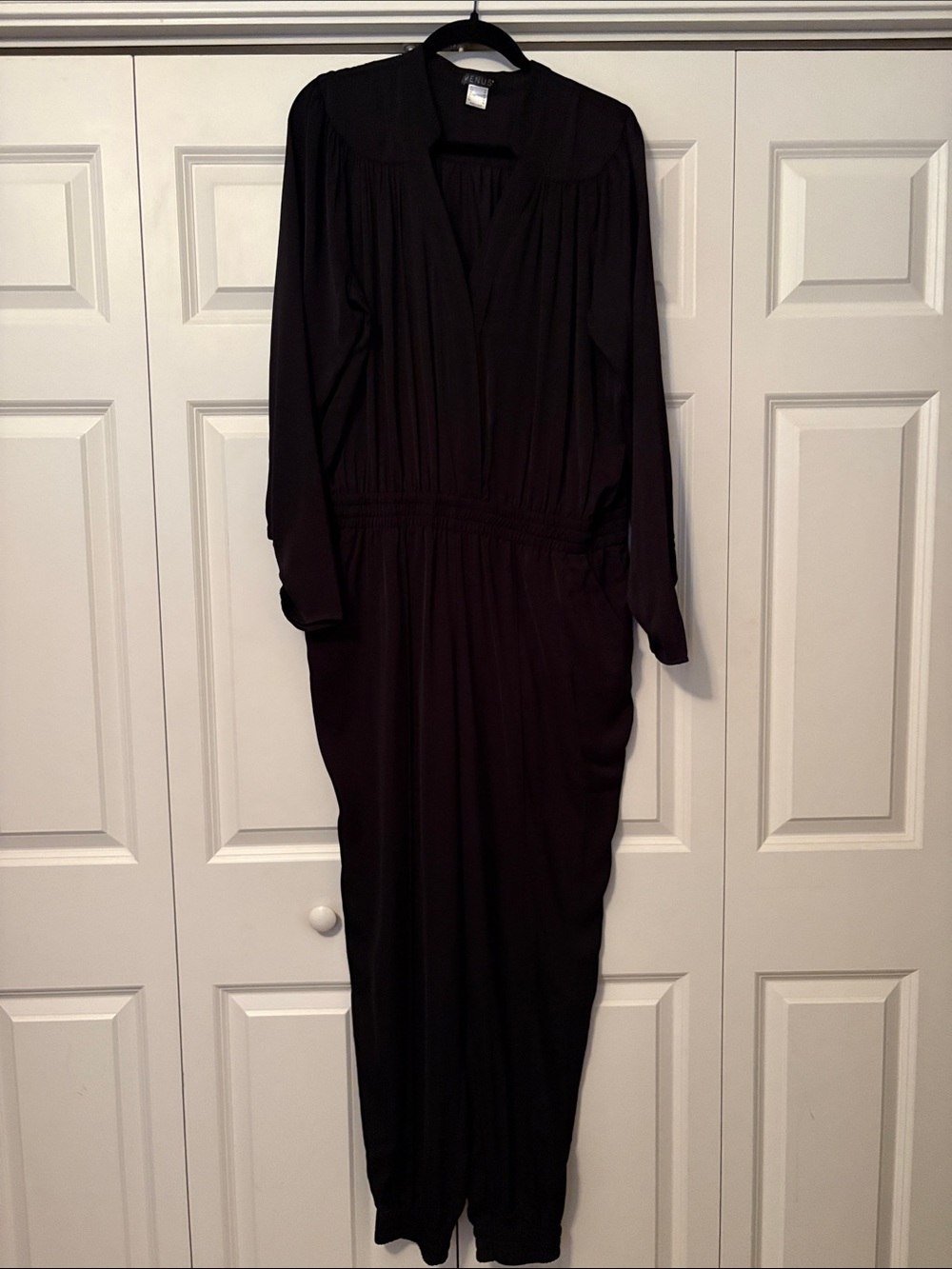 VENUS Black Long Sleeve V-Neck Jogger Jumpsuit